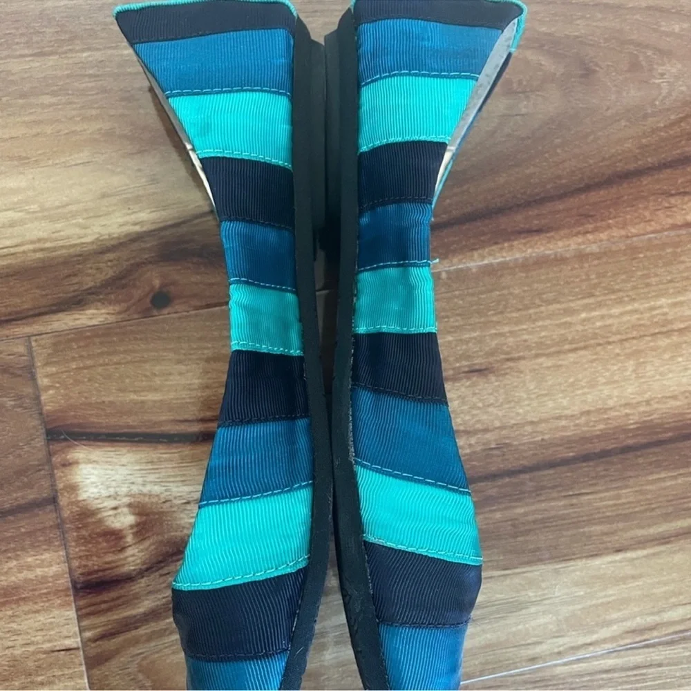 Steve Madden Blue and Green Flats with Glossy Finish